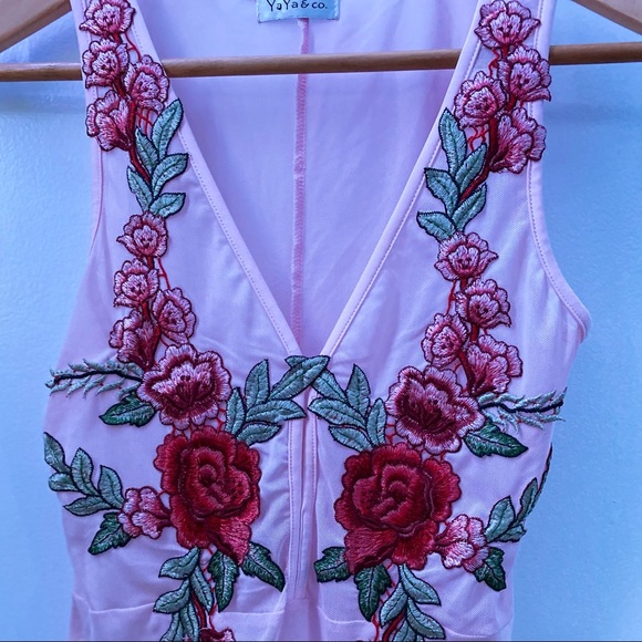 Floral Embroidered Body Suit - Picture 4 of 6